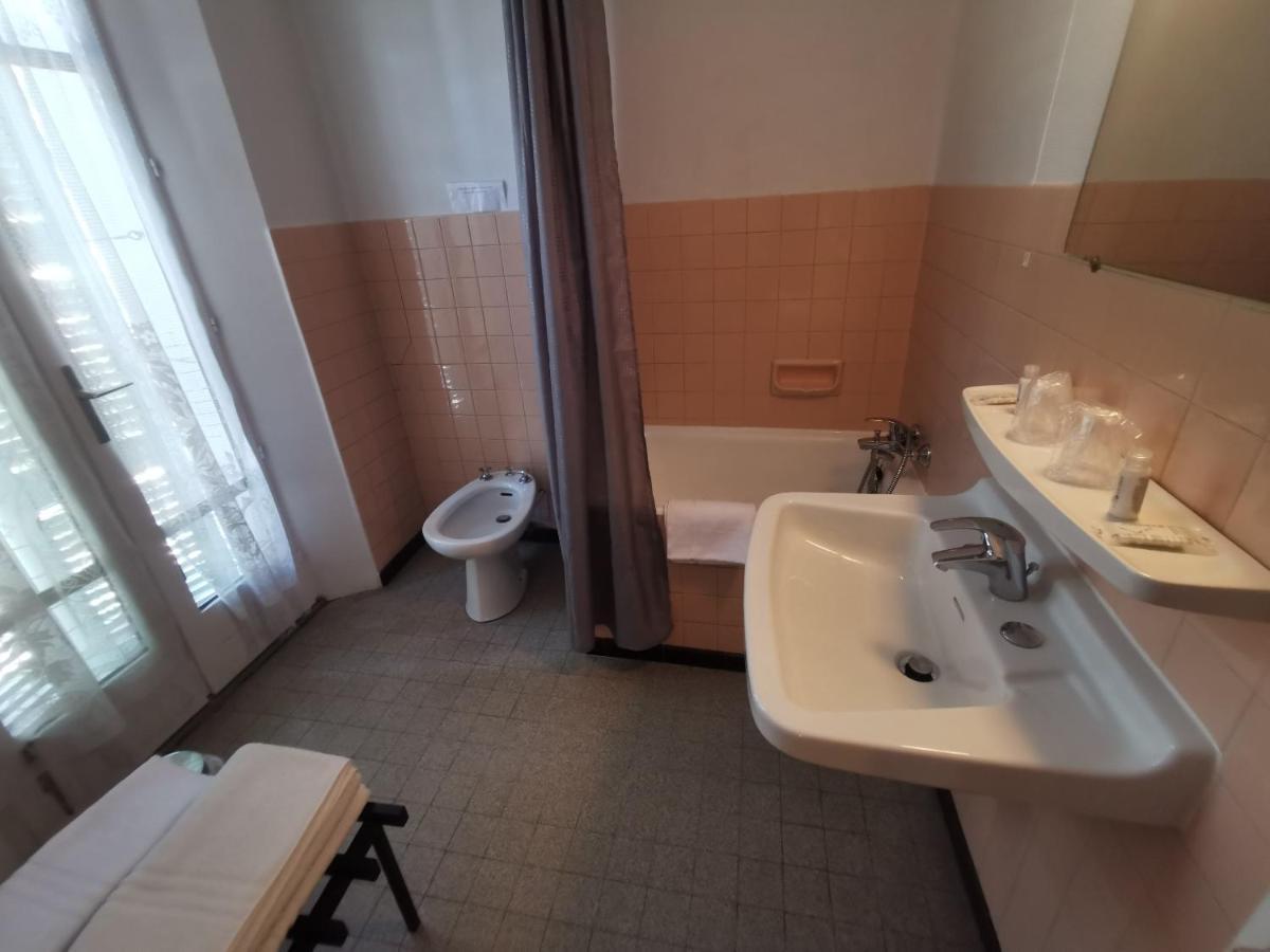 Hotel Le Tourisme アンブラン エクステリア 写真
