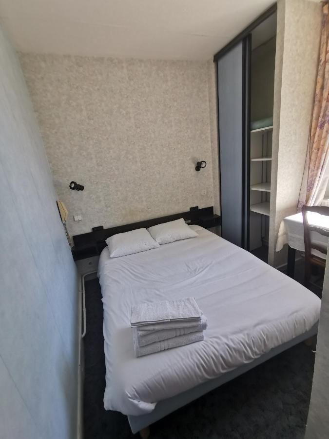 Hotel Le Tourisme アンブラン エクステリア 写真